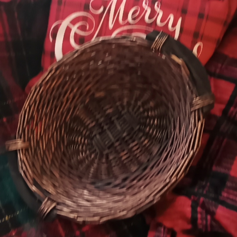 Wicker 🧺 wooden handles L 14" W 5"